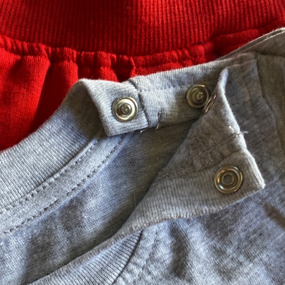 Tommy Hilfiger 2 piece boys size 6-9 mos. NWT! Short sleeve tee & red shorts - Picture 15 of 16